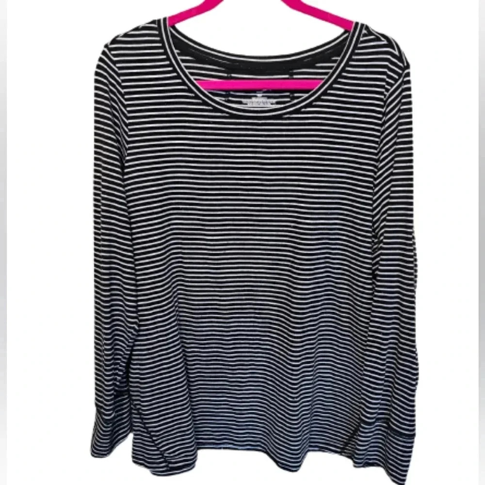 Exertek Black and white Striped top